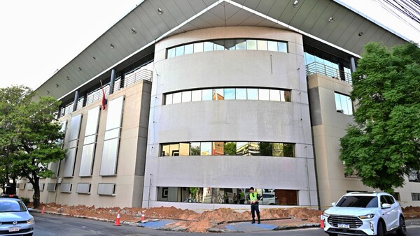 Congreso ejecuta más obras de donación fuera del control de DNCP