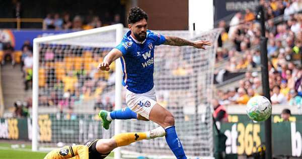 La Nación / Sunderland y Alderete resistieron con diez