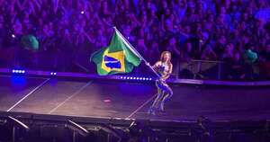La Nación / “Lobacabana”: Shakira enloqueció a dos millones de asistentes en la playa de Rio