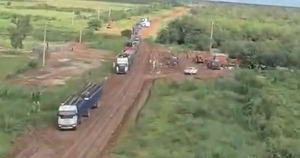 Camioneros siguen atrapados en el Chaco: más de 15 días varados en un mar de barro - ADN Digital