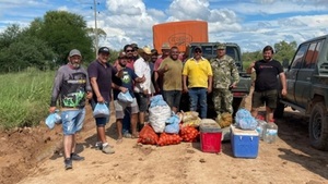 Camioneros varados en Alto Paraguay reciben alimentos