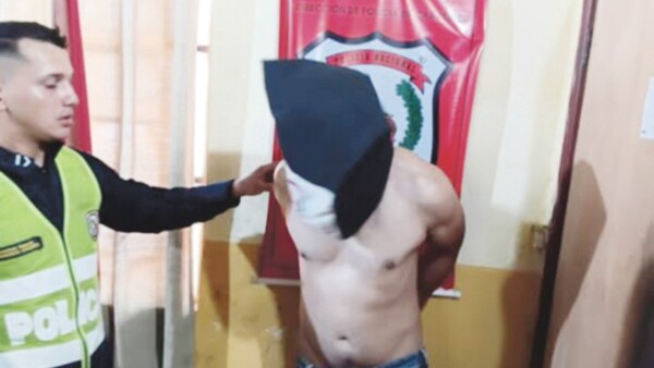 Arriero entró en un motel muy apurado: hizo "show opívo" a la cajera y la mucama