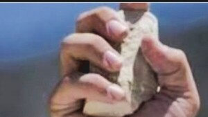 Hija ingrata: Atacó a su mamá; la mujer solo quería que amamantara a su bebé y dejara de chupar