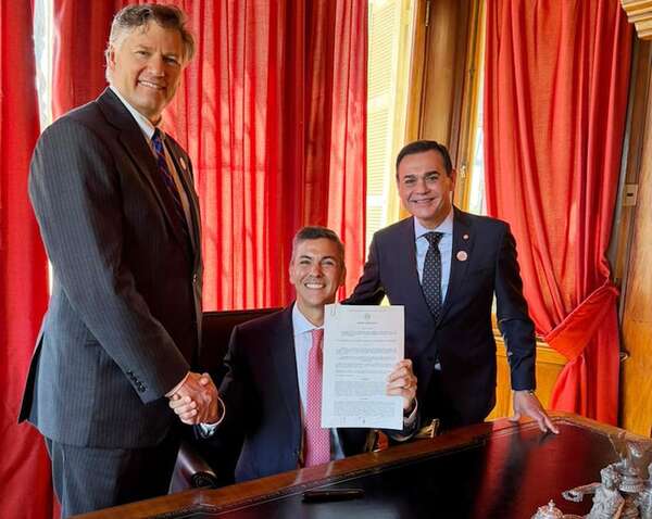 Insisten en saber si Peña operó con “doble lapicera” para firmar acuerdo SOFA con EE.UU. - Política - ABC Color