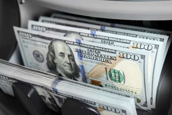 Ante el desplome del dólar ¿debería intervenir el BCP? : Esto opinan expertos - Economía - ABC Color