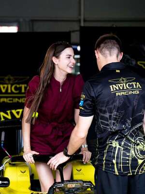 Anneke Rahn, novia y fan número 1 de Joshua Duerksen, presente en el GP de Miami - Gente - ABC Color