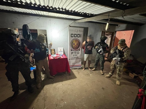 SENAD incauta drogas y armas en operativos simultáneos en Pilar y detiene a dos personas