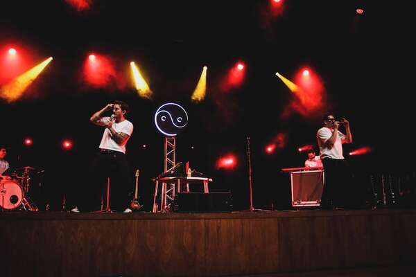 Mau y Ricky anticiparon su nuevo álbum ‘Ricky y Mau’ en un show de mucha cercanía con la gente - Música - ABC Color