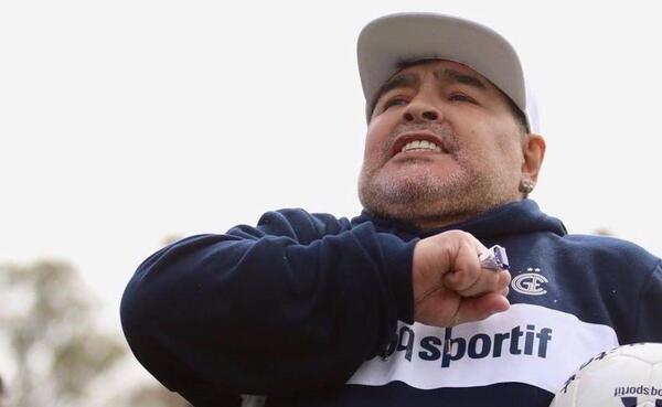 Hija de Maradona dice que "había un plan" para controlar a su padre que se "fue de las manos"