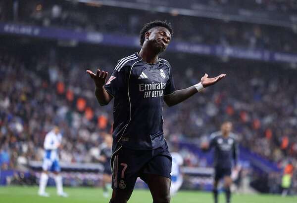 El Real Madrid gana y aplaza el título liguero del Barcelona - Fútbol Internacional - ABC Color