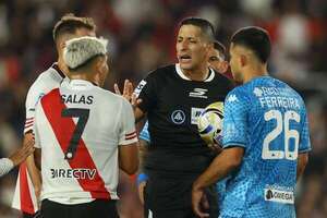 River sufre una inesperada caída en el Monumental por el torneo argentino - Fútbol Internacional - ABC Color
