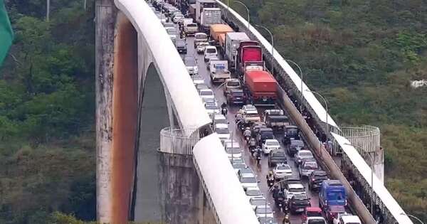 La Nación / Preocupa que menores crucen solos el puente