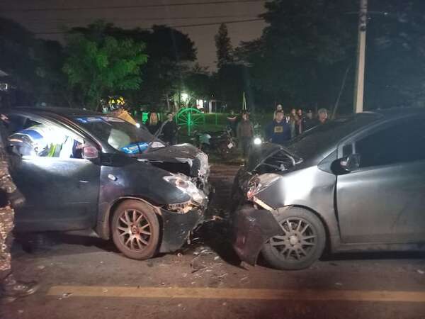 Choque frontal en J. A. Saldívar deja cuatro heridos - Policiales - ABC Color