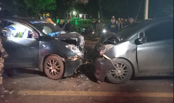 Cuatro heridos tras choque frontal en J. A. Saldívar - Noticiero Paraguay