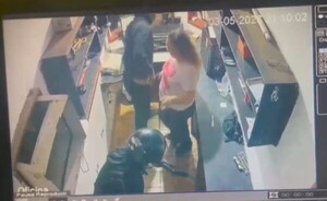 Motoasaltantes entraron a robar en un motel, anoche