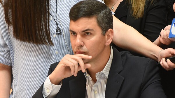 Peña pide a su Gabinete apretar el acelerador y habla de reajuste tributario en la próxima década