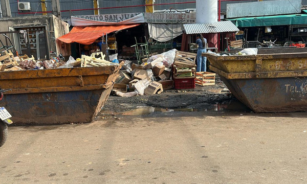 Comerciantes del Mercado N° 1 piden retirar contenedores de basura y construir allí un tinglado con puestos fijos - OviedoPress