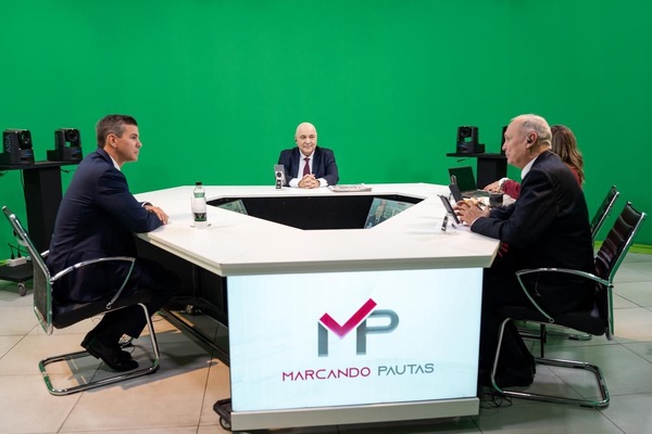 Peña destaca caída de la pobreza y plantea debate sobre reforma tributaria a futuro - El Trueno