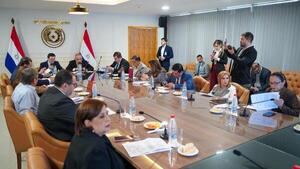 Presentan en el Senado iniciativa para investigar títulos falsos