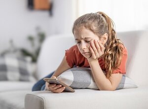 Uso excesivo de teléfonos inteligentes relacionado con trastornos alimentarios en adolescentes