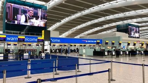 Reino Unido permitirá a las aerolíneas ajustar vuelos ante posible escasez de combustible - 5Días