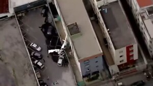 Video: Dos muertos y tres heridos al estrellarse una avioneta contra un edificio en Brasil