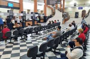 La DNIT recaudó 9,4% más en abril, pese a caída en ingresos aduaneros - Economía - ABC Color