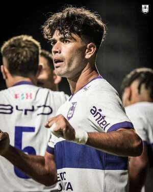 Montenegro mete el gol para la igualdad de Defensor, de visita a Peñarol - Polideportivo - ABC Color