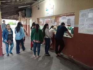 Hospital de Limpio: nadie responde el Call Center y pacientes madrugan para conseguir turno - Nacionales - ABC Color