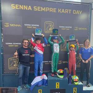 Karting: Nelson Segovia sube al podio en el Senna Racing Day - ABC Motor - ABC Color