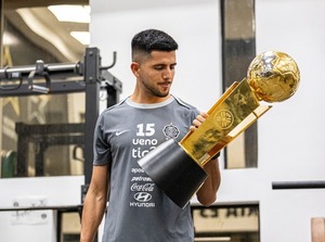 Olimpia no para los festejos y entrena con la Copa puesta en la mira internacional