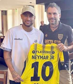 Neymar recibe presentes de Recoleta, que espera que compita en la Copa del Mundo - Copa Sudamericana - ABC Color