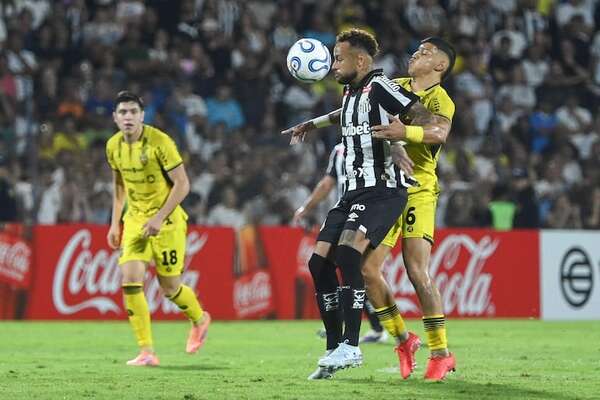 Recoleta amargó la fiesta de Neymar y rescató un empate heroico en la “Terraza” - Copa Sudamericana - ABC Color