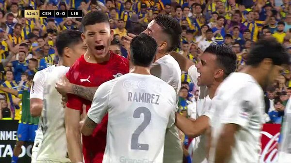 La monumental doble tapada de Rodrigo Morínigo a Ángel Di María