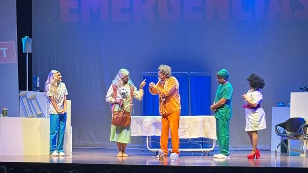 La obra Emergencias se despide festejando a los enfermeros en su día