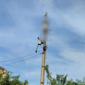Hombre fallece tras sufrir descarga eléctrica en una columna de la ANDE - Policiales - ABC Color