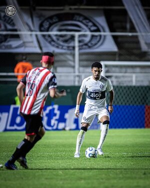Olimpia logra un triunfo clave en su visita a Barracas Central