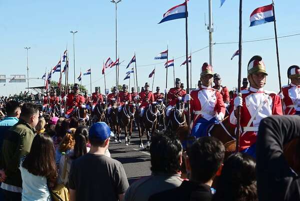 ¿Por qué cancelaron el desfile militar por la Independencia? La respuesta de las FF. MM. - Nacionales - ABC Color