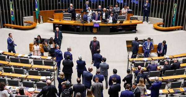 La Nación / Diputados brasileños aumentan el control estatal sobre tierras raras