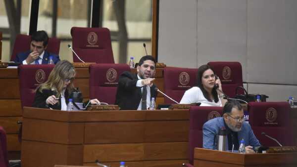 Benítez acusa a Nasser Esgaib de tener un título falso y apunta al MEC por complicidad institucional