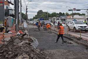 Caos en Eusebio Ayala: Obras de Luis Bello reducen el tránsito a “paso de hombre”  - Nacionales - ABC Color