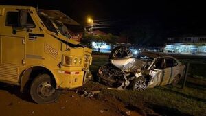 Confundió un auto con asaltantes y carro blindado terminó causando terrible choque