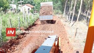 TRINIDAD: AVANZAN OBRAS VIALES EN TRINIDAD CON PERFILADO Y CARGA DE RIPIO