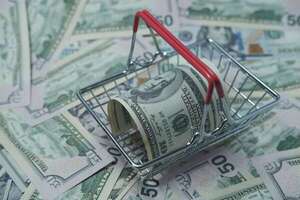El dólar vuelve a ceder frente a la moneda local y persisten riesgos - Economía - ABC Color