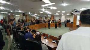 Pacto de blanqueo: concejales dejan sin quorum la rendición de cuentas de Nenecho y Bello - Política - ABC Color