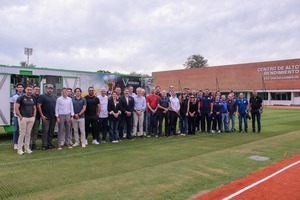 Hito en la infraestructura deportiva: Exitosa capacitacion sobre cesped hibrido en el CARDE