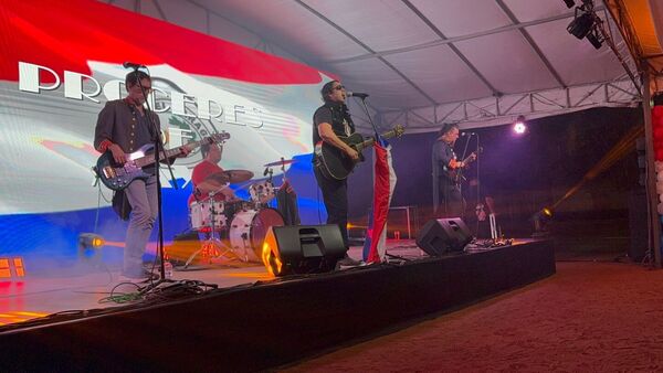 Próceres de Mayo convierte el fervor albirrojo en rock patriótico