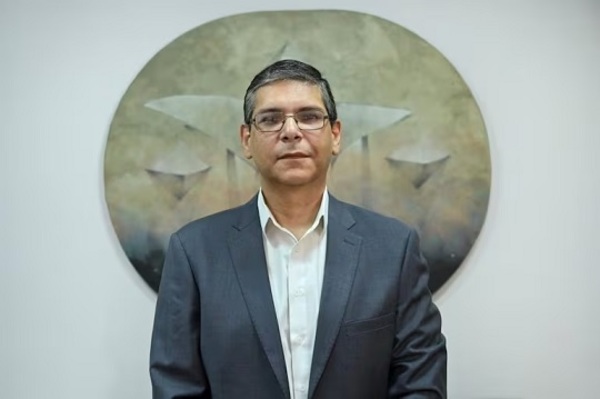 MEC aparta a asesor vinculado al caso Hernán Rivas
