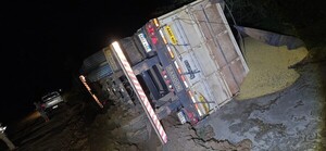 Peligro en la ruta: vuelco de camión en la PY16 deja importante derrame de soja, pero sin heridos