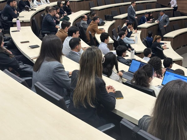 Estudiantes de la Universidad Católica participan de jornada técnica en el Banco Central del Paraguay - Portal Digital Cáritas Universidad Católica
